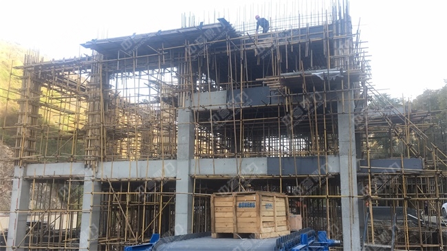 秀山堯柏水泥基建現場(chǎng)